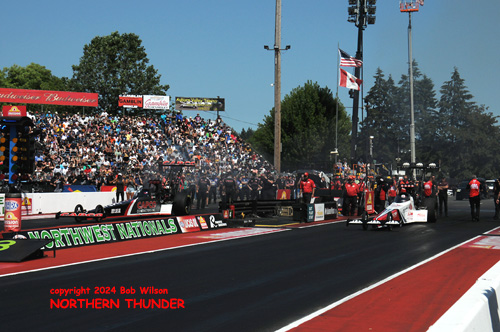 Doug Kalitta (near lane) vs Steve Torrence (far lane)